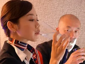 Chú rể say rượu cô dâu nứng lồn địt nhau cùng bạn thân