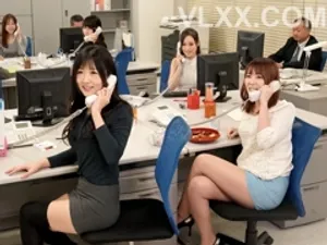 Gái xinh vú mọng bị bạn học và thầy giáo địt tập thể
