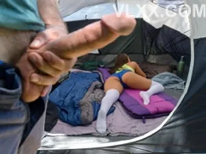 Cấp trên chuốc say trói em thư ký trừng phạt vì luôn làm việc lơ là khi đi công tác