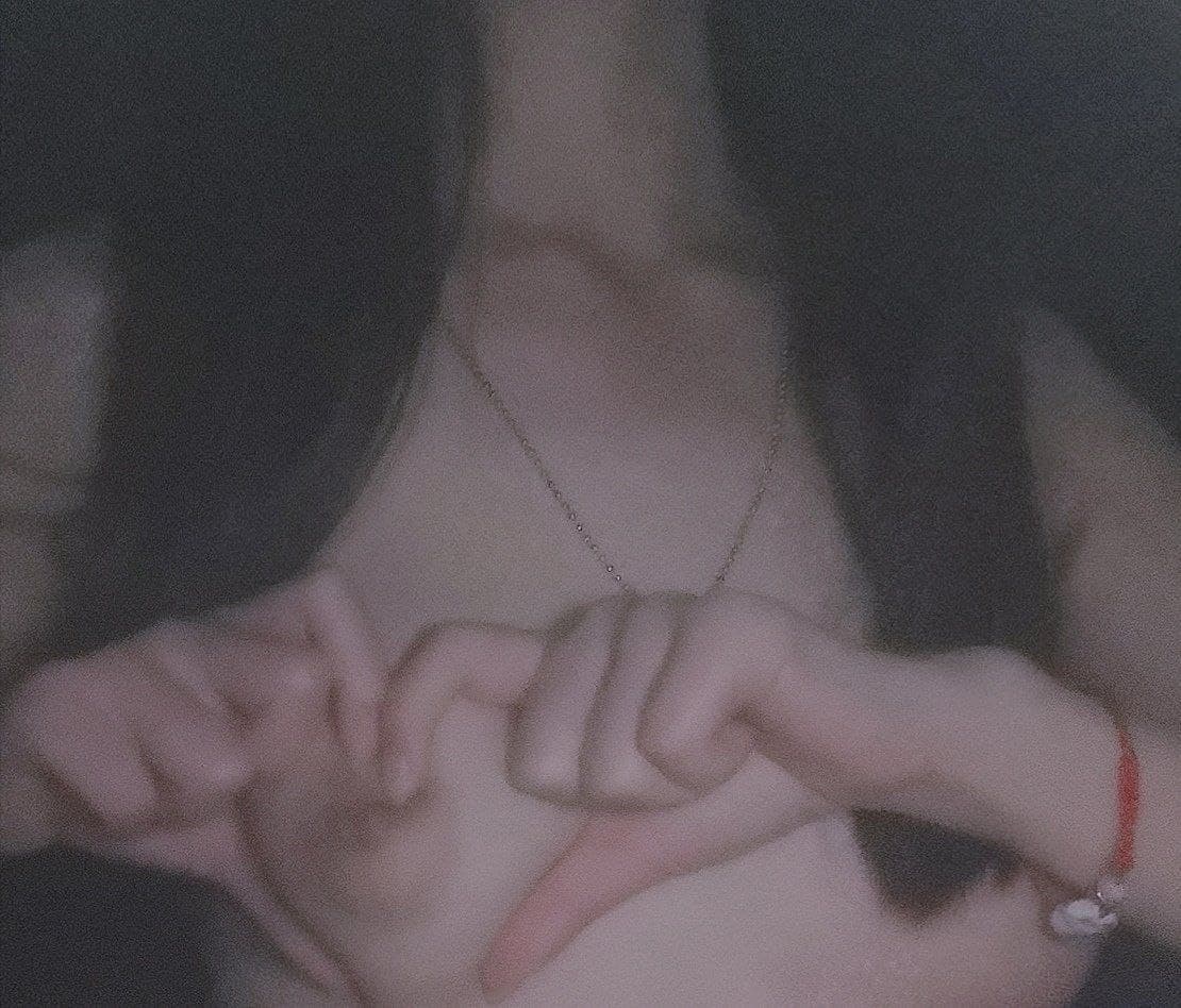 Chị họ về quê chơi tự sướng bị thằng em họ ngây ngô nhìn thấy